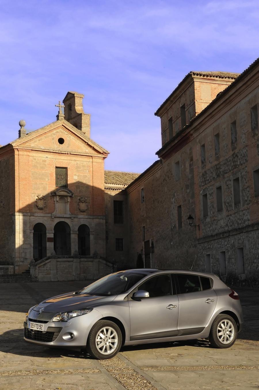  Renault Megane 2008 года  (фото 67 из 146)